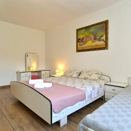 Branko 2081 Apartamento *