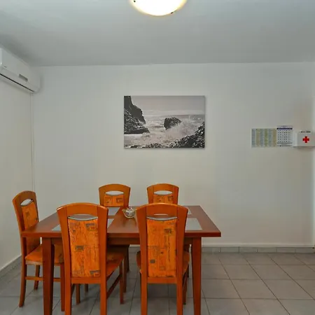 Branko 2081 Apartman *